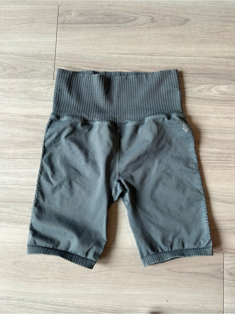 Free People Movement gray biker shorts size extra small